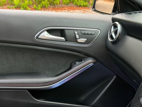 Mercedes-Benz A Class 2.1 A200d AMG Line (Premium Plus) 7G-DCT Euro 6 (s/s) 5dr 28