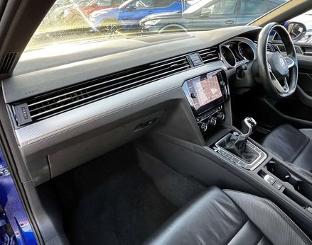 Volkswagen Passat 1.5 Passat R-Line TSi Evo 5dr 17