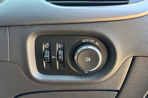 Vauxhall Astra DESIGN S/S.. AUTOMATIC.. 5 SERVICES.. BLUETOOTH.. DAB.. CRUISE CONTROL..A/C 22