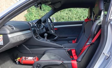 Porsche Cayman GT4 18
