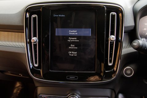 Volvo XC40 B4 R-DESIGN PRO AWD MHEV 34