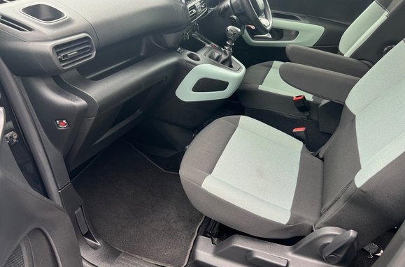 Citroen Berlingo BLUEHDI FEEL M WHEELCHAIR RAMP 31