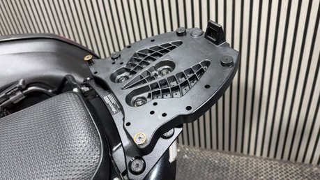 Kawasaki ZZR1400 2010 ONLY 30K STUNNING BIKE PANNIERS LONG MOT WARRANTY 1400CC 46