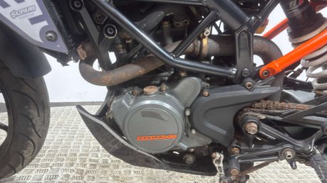 KTM Duke 2018 26K RUNNING PROJECT BIKE SPARES OR REPAIR 125CC NAKED 24