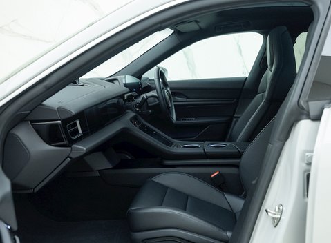 Porsche Taycan 4S 14