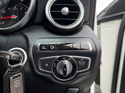 Mercedes-Benz C Class 2.0 C200 Sport Auto 4dr 16