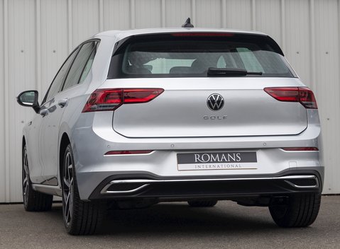 Volkswagen Golf 8 2.0 TDI Style 3