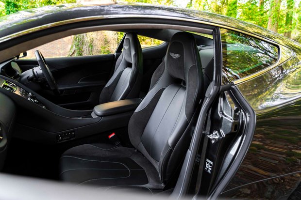 Aston Martin Vanquish V12. ONE OWNER. LOW MILEAGE. CARBON FIBRE INTERIOR. ONE-77 WHEEL. B & O. 2