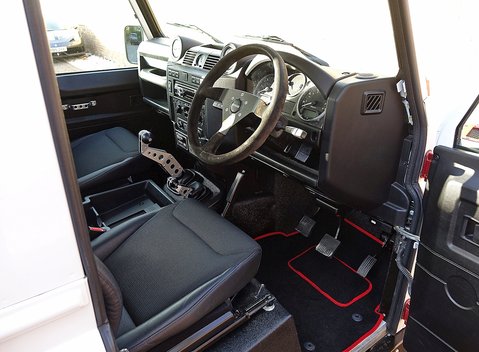 Land Rover Defender 90 Bowler Edition 13