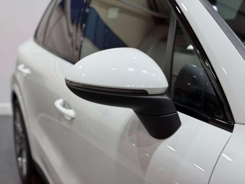 Porsche Cayenne 3.0 V6 E-Hybrid 14.1kWh SUV 5dr Petrol Plug-in Hybrid TiptronicS 4WD Euro 6 49