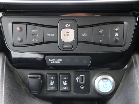 Nissan LEAF 40kWh Tekna Auto 5dr 17