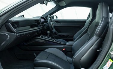 Porsche 911 (992) GT3 Touring 12