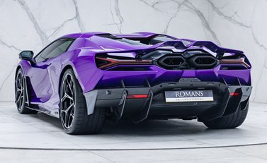 Lamborghini Revuelto 10