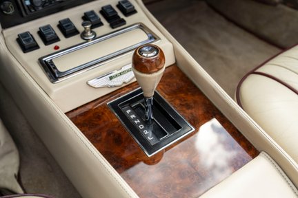 Aston Martin V8 Vantage Volante 25