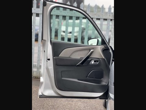 Citroen C4 Picasso 1.6 C4 Picasso Exclusive+ Blue HDi Auto 5dr 52