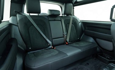 Land Rover Defender 90 V8 Bond Edition 16