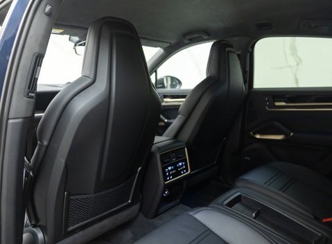 Porsche Cayenne TURBO E-HYBRID COUPE WITH GT PACKAGE 18