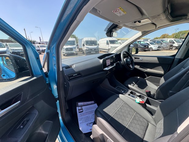 Ford Transit Connect AUTO SWB L1H1 Low Roof Limited Air Con Alloys Sens 12