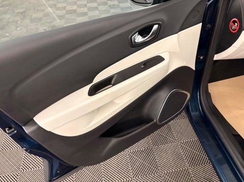 Renault Captur 1.3 TCe ENERGY GT Line EDC Euro 6 (s/s) 5dr 27