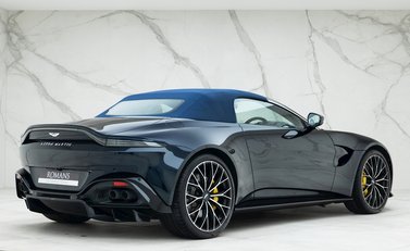 Aston Martin V8 Vantage Roadster 9