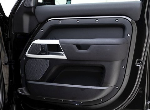 Land Rover Defender 110 SE D250 Urban 20