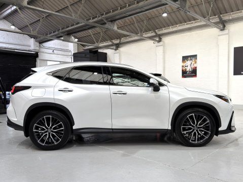 Lexus NX 450H PLUS TAKUMI Pan Roof + Mark Levinson Sound 4