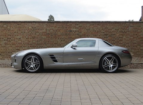 Mercedes-Benz SLS AMG 6