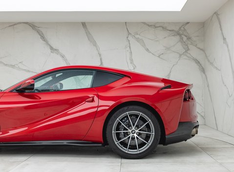 Ferrari 812 Superfast 35