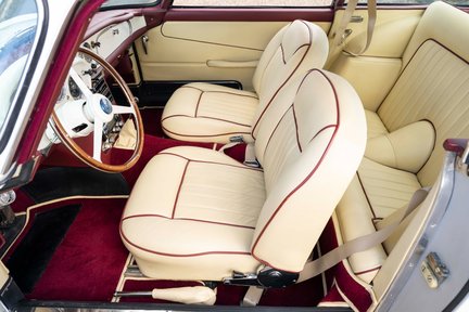 Aston Martin DB4 Series III 30