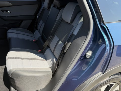 Vauxhall Grandland 1.2 Hybrid 145 GS [Intelli-LED] 5dr e-DCT6 35
