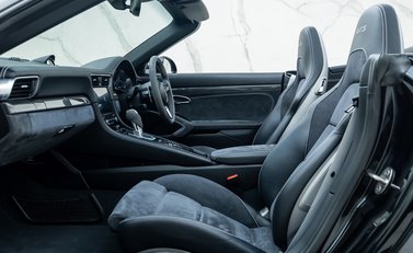 Porsche 911 Carrera GTS CABRIOLET (991.2) 18