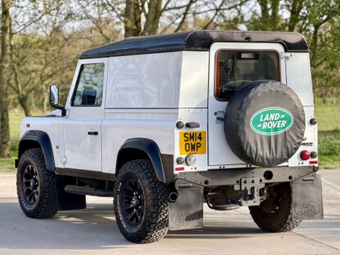 Land Rover Defender 2.2 Defender 90 Hard Top TD 4WD 5dr 3