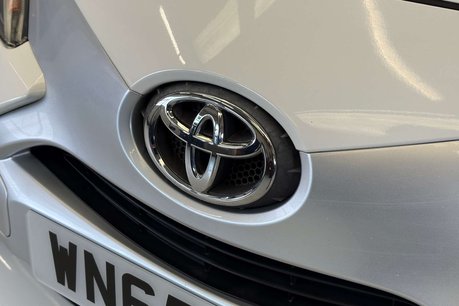 Toyota Aygo 1.0 VVT-i x-pure Hatchback 5dr Petrol Manual Euro 6 (68 ps) 11