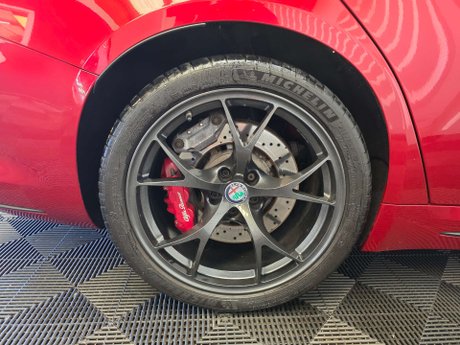 Alfa Romeo Giulia 2.9 V6 Bi-Turbo Quadrifoglio Saloon 4dr Petrol Auto Euro 6 (s/s) (510 ps) 26