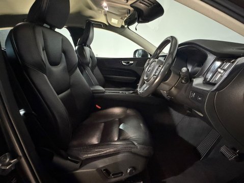Volvo XC60 D4 MOMENTUM PRO AWD 19