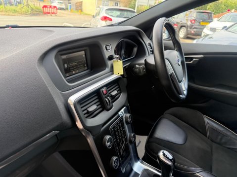 Volvo V40 2.0 T2 R-Design Euro 6 (s/s) 5dr 22