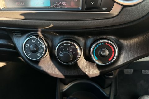 Toyota Yaris 1.3 VVT-I TR LOOK! JUST 38000 MILES! LOW INSURANCE! AIR CON 13