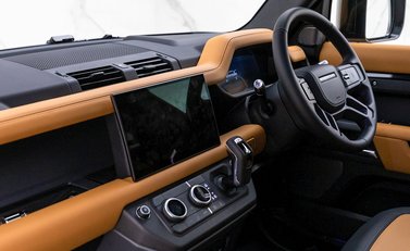 Land Rover Defender 110 X P400 16