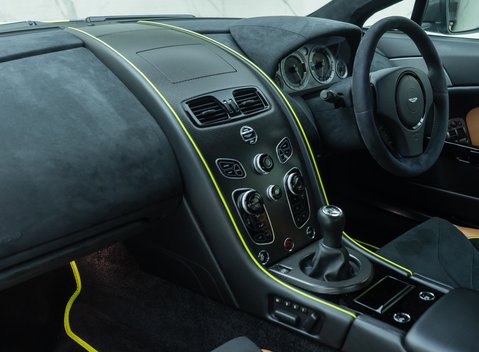 Aston Martin V8 Vantage AMR 17