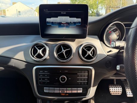 Mercedes-Benz GLA GLA 200 AMG LINE 17