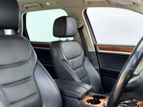 Volkswagen Touareg 3.0 Touareg V6 TSi Hybrid Auto 4WD 5dr 20
