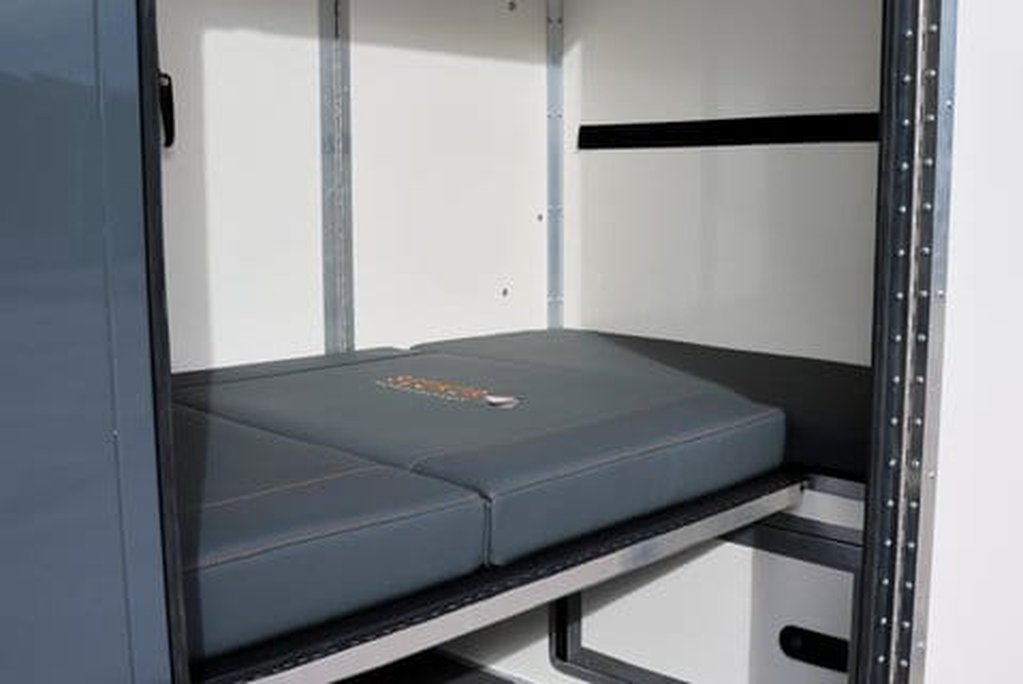 Renault Master DEMO MODEL 3.5 TON ADVANCE 150 AUTO STALLION BUILD SEEKER HORSEBOX REAR BED 26