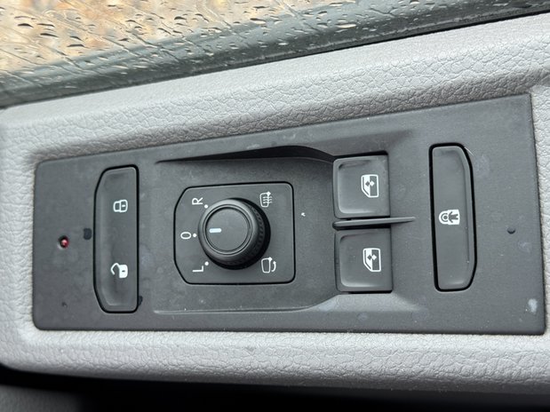 Volkswagen Transporter Crew Cab AUTO SWB L1H1 T32 Tdi Kombi Highline Air Con Sensors SELECT 25