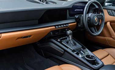 Porsche 911 GT3 TOURING (992.2) 18