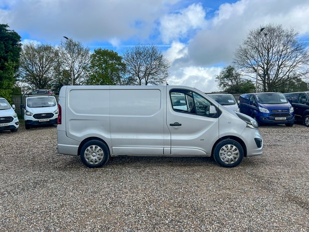 Vauxhall Vivaro SWB Low Roof Sportive 2700 Air Con Sensors Euro 6 NO VAT 5
