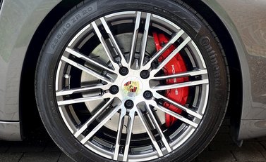 Porsche Panamera GTS 15