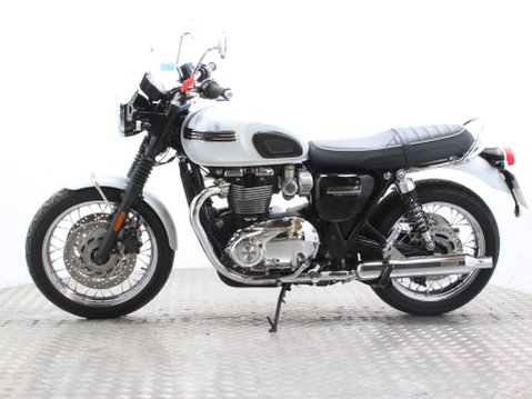 Triumph Bonneville T120 Diamond 8