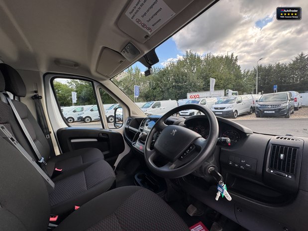 Peugeot Boxer XLWB L4 Luton Bluehdi 335 Air Con Tail Lift EURO 6 SELECT 18