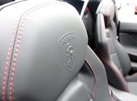 Lamborghini Aventador LP 700-4 Roadster 15