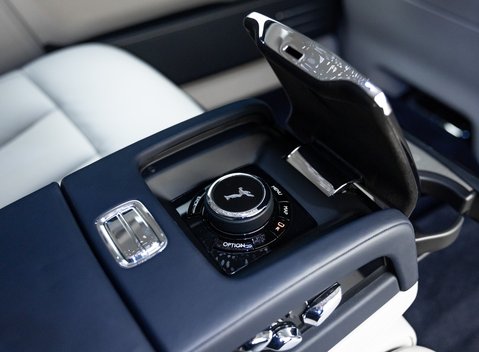Rolls-Royce Phantom VIII EWB 38